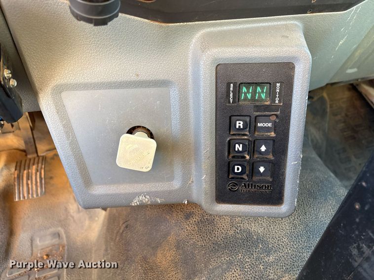 image for item OK9464 2011 Ford F750 Super Duty XL dump truck