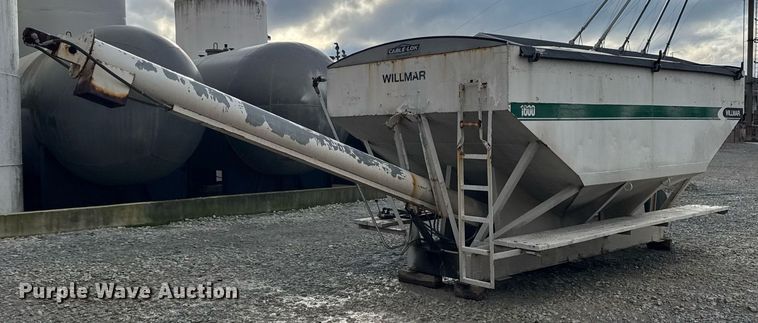 image for item DH9225 Willmar 1600 fertilizer truck bed
