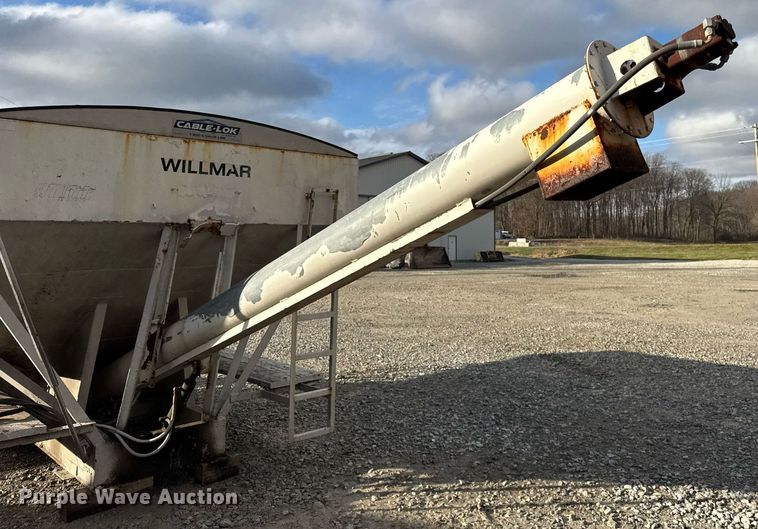 image for item DH9225 Willmar 1600 fertilizer truck bed
