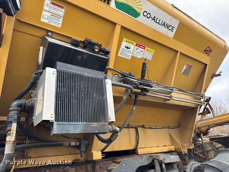 image for item DH9230 2016 RoGator RG1300B spreader