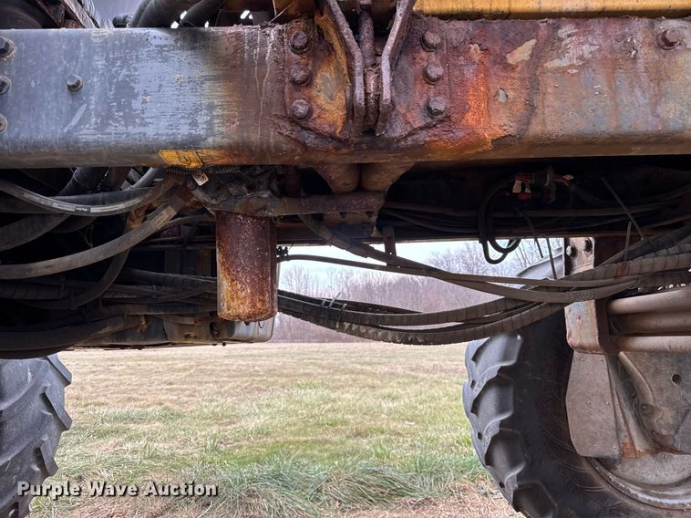 image for item DH9230 2016 RoGator RG1300B spreader