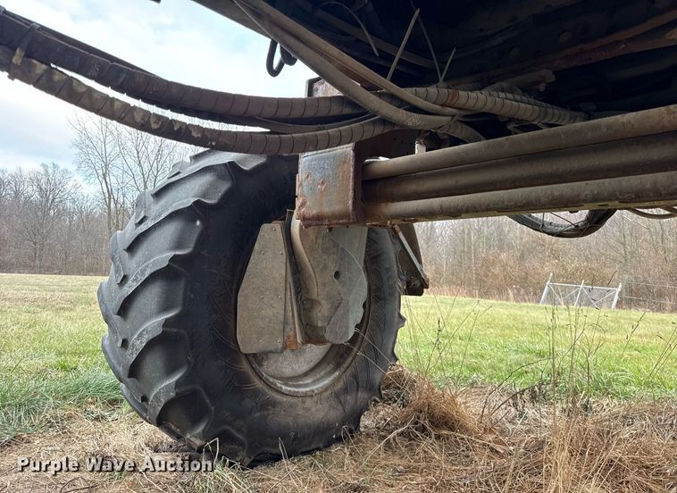 image for item DH9230 2016 RoGator RG1300B spreader