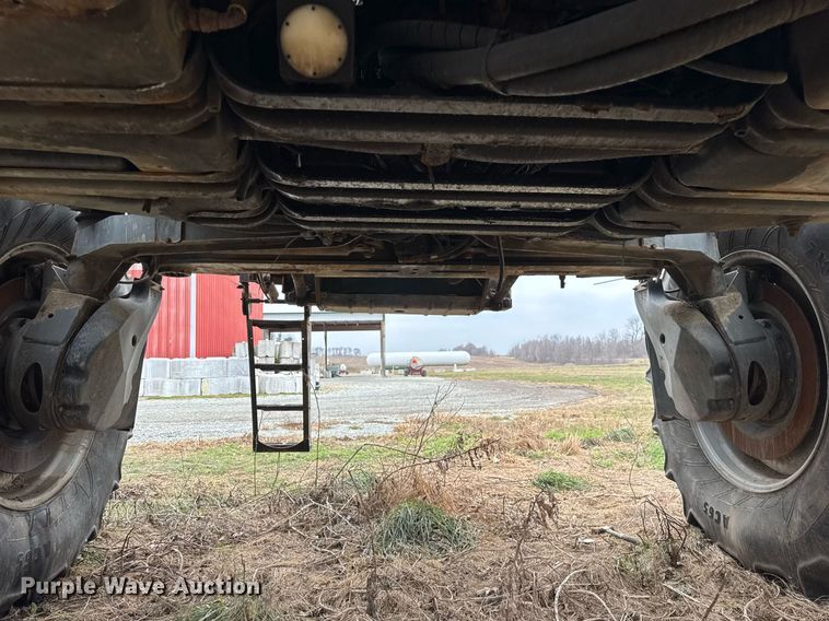 image for item DH9230 2016 RoGator RG1300B spreader