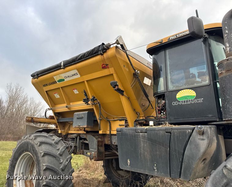 image for item DH9230 2016 RoGator RG1300B spreader
