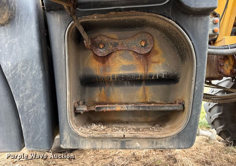 image for item DH9230 2016 RoGator RG1300B spreader