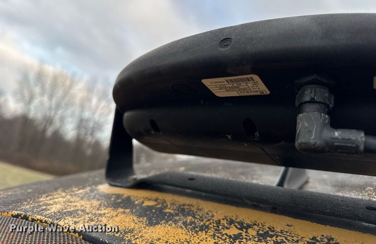 image for item DH9230 2016 RoGator RG1300B spreader