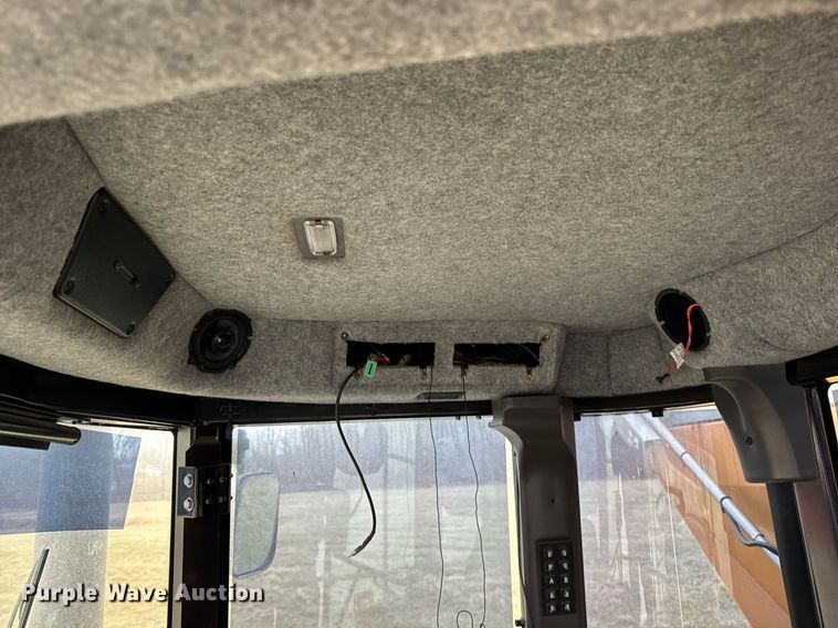 image for item DH9230 2016 RoGator RG1300B spreader