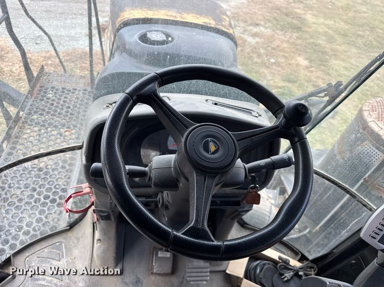 image for item DH9230 2016 RoGator RG1300B spreader