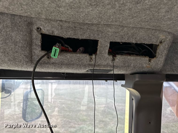 image for item DH9230 2016 RoGator RG1300B spreader