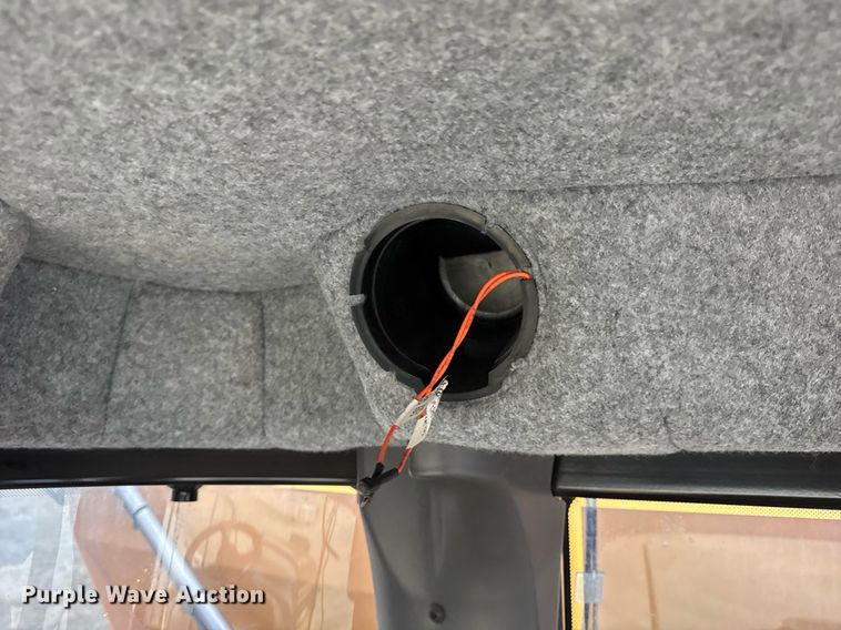 image for item DH9230 2016 RoGator RG1300B spreader