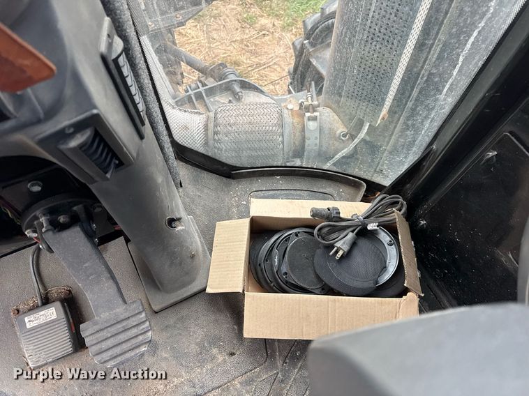 image for item DH9230 2016 RoGator RG1300B spreader