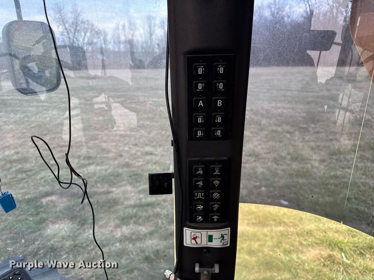 image for item DH9230 2016 RoGator RG1300B spreader