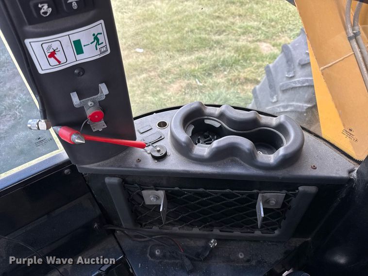 image for item DH9230 2016 RoGator RG1300B spreader