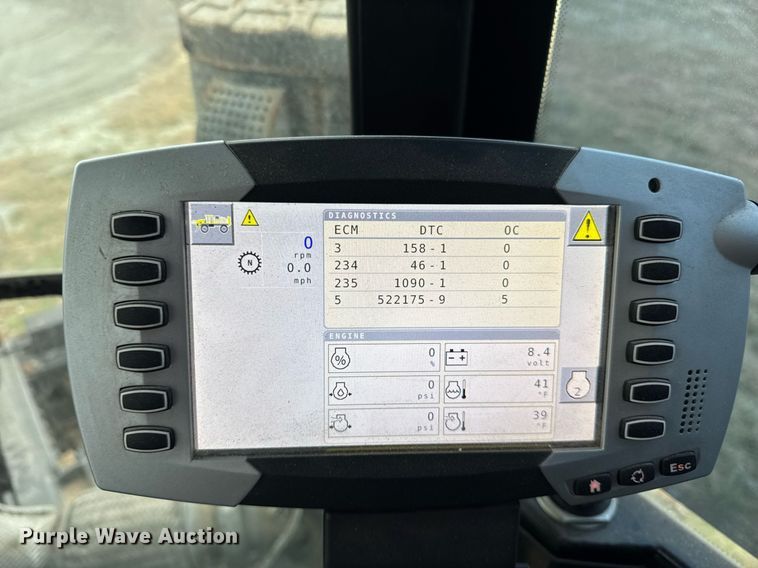 image for item DH9230 2016 RoGator RG1300B spreader