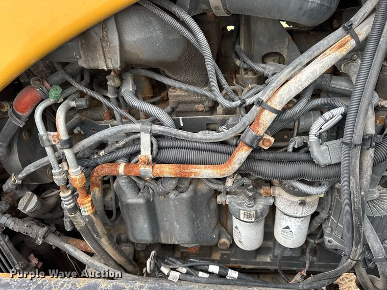 image for item DH9230 2016 RoGator RG1300B spreader