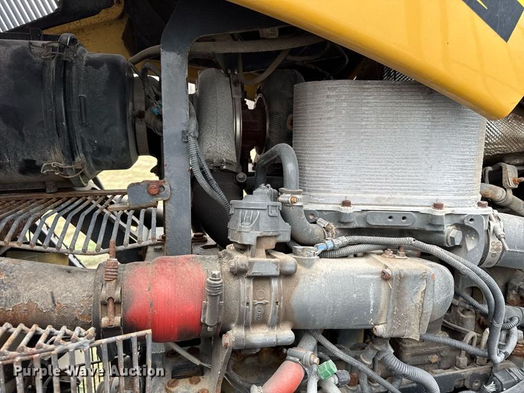 image for item DH9230 2016 RoGator RG1300B spreader