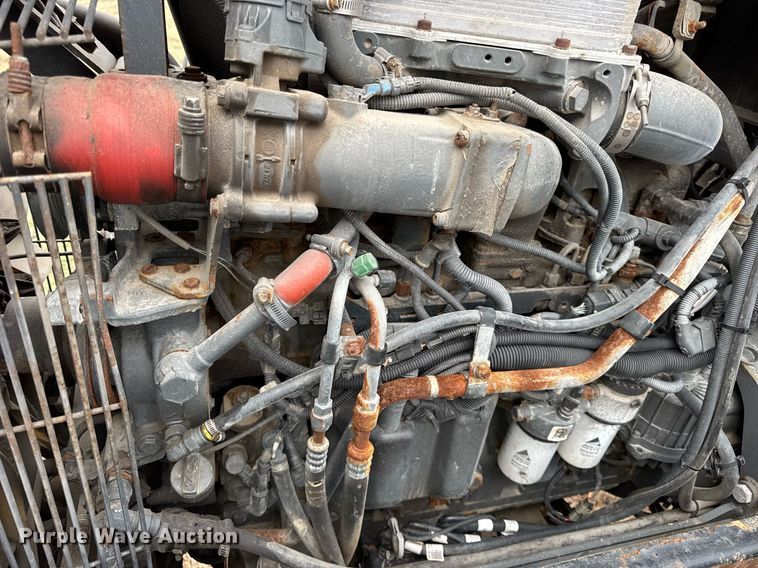 image for item DH9230 2016 RoGator RG1300B spreader