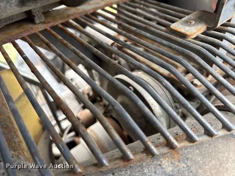 image for item DH9230 2016 RoGator RG1300B spreader