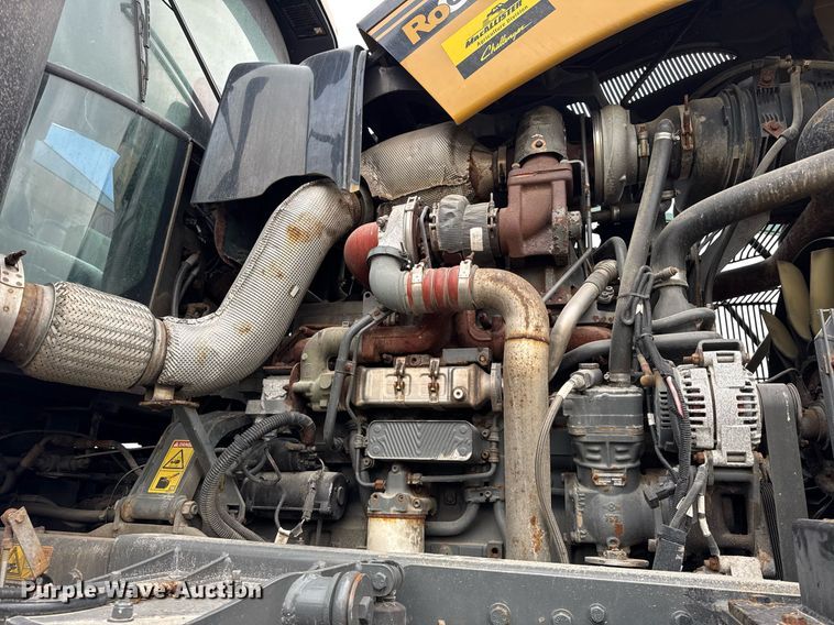 image for item DH9230 2016 RoGator RG1300B spreader