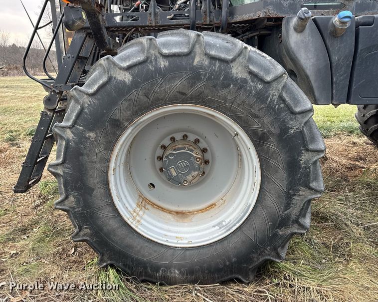 image for item DH9230 2016 RoGator RG1300B spreader