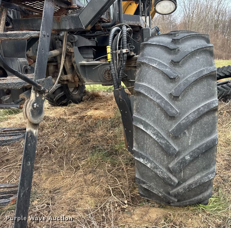image for item DH9230 2016 RoGator RG1300B spreader