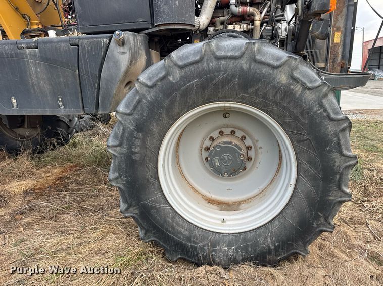 image for item DH9230 2016 RoGator RG1300B spreader