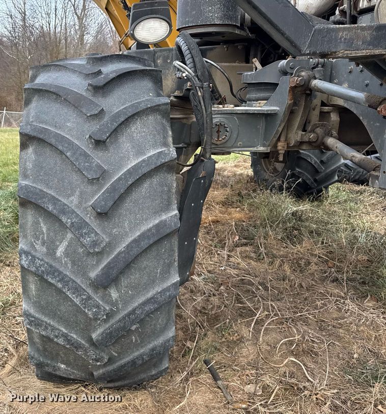 image for item DH9230 2016 RoGator RG1300B spreader