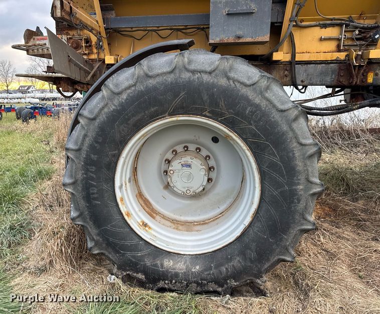 image for item DH9230 2016 RoGator RG1300B spreader