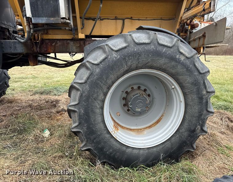 image for item DH9230 2016 RoGator RG1300B spreader