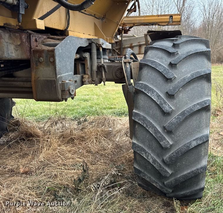 image for item DH9230 2016 RoGator RG1300B spreader