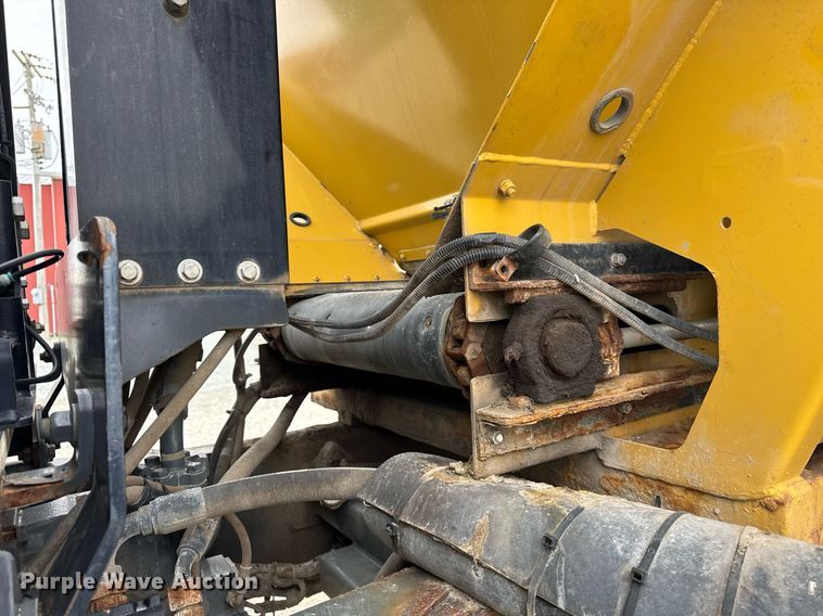 image for item DH9236 2015 TerraGator 8300B spreader