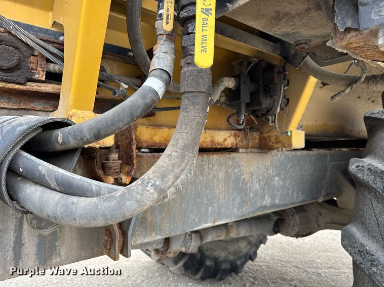 image for item DH9236 2015 TerraGator 8300B spreader