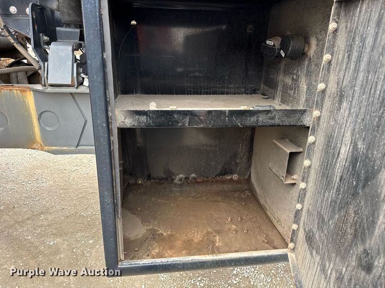 image for item DH9236 2015 TerraGator 8300B spreader