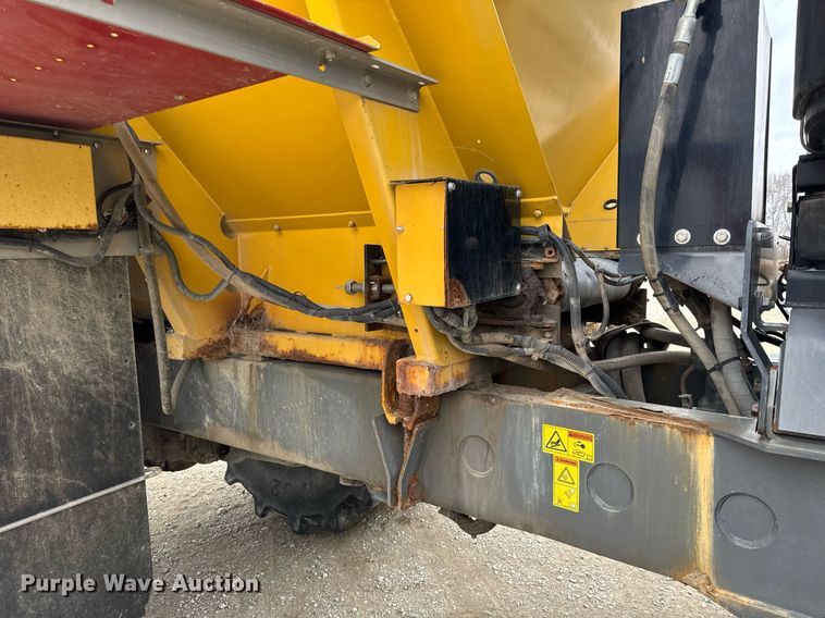 image for item DH9236 2015 TerraGator 8300B spreader