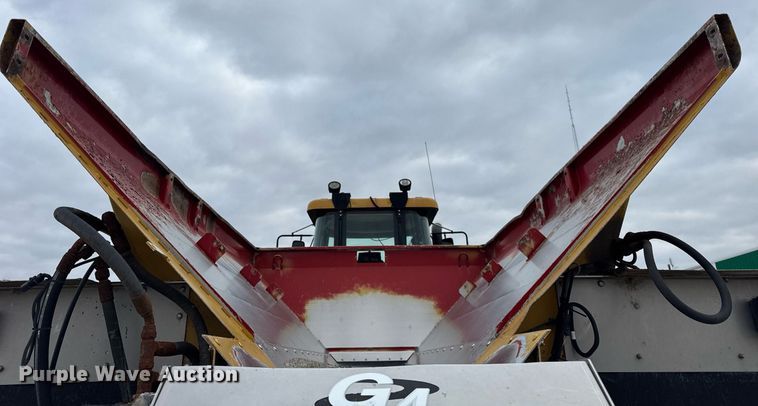 image for item DH9236 2015 TerraGator 8300B spreader