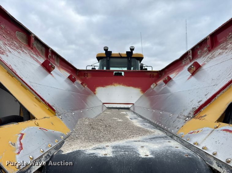 image for item DH9236 2015 TerraGator 8300B spreader