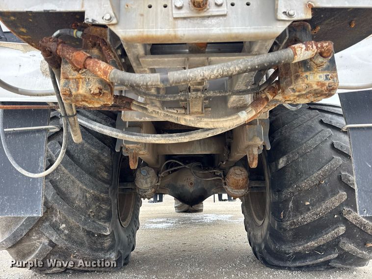 image for item DH9236 2015 TerraGator 8300B spreader