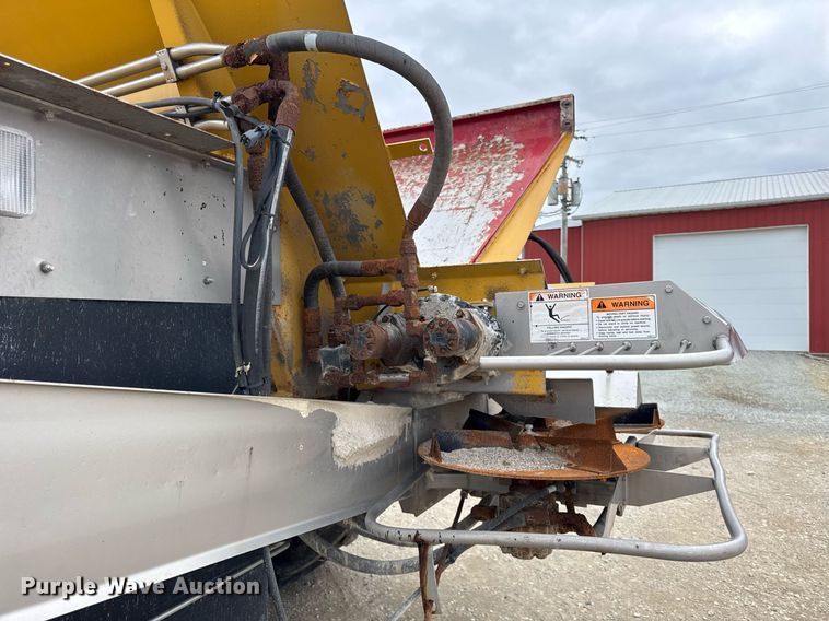 image for item DH9236 2015 TerraGator 8300B spreader