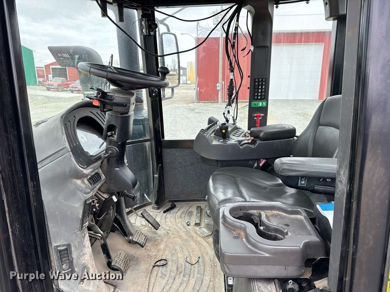 image for item DH9236 2015 TerraGator 8300B spreader