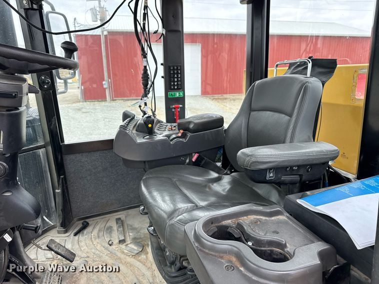 image for item DH9236 2015 TerraGator 8300B spreader