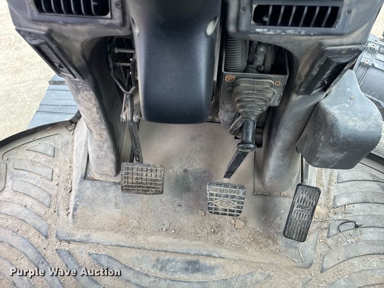 image for item DH9236 2015 TerraGator 8300B spreader