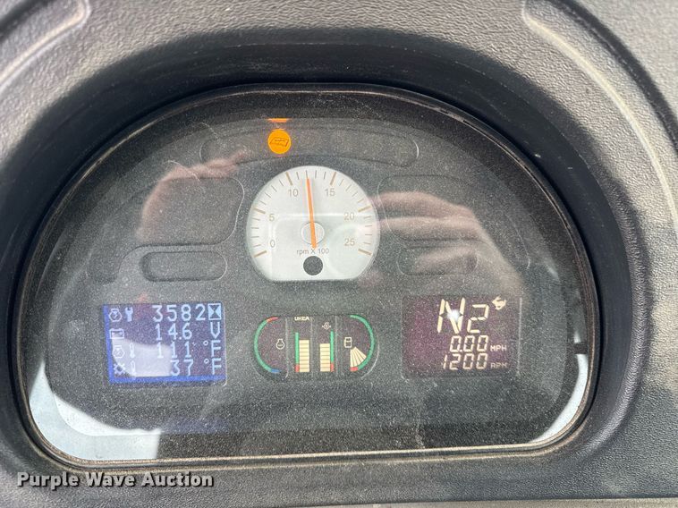 image for item DH9236 2015 TerraGator 8300B spreader