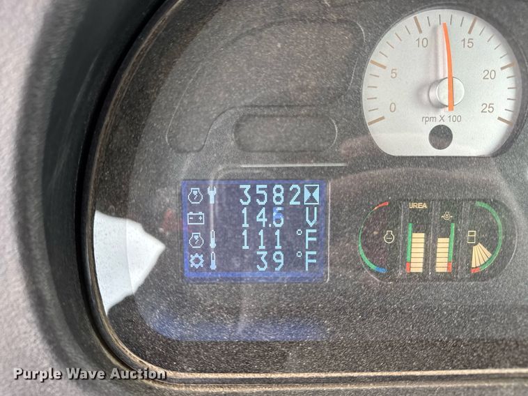 image for item DH9236 2015 TerraGator 8300B spreader