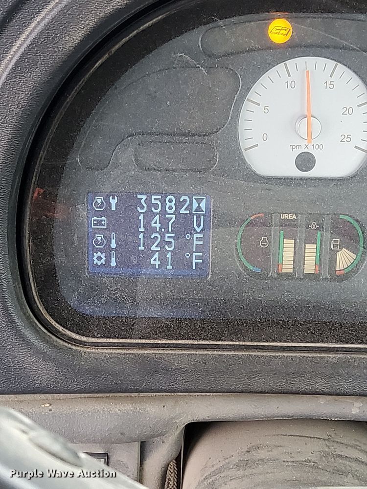 image for item DH9236 2015 TerraGator 8300B spreader