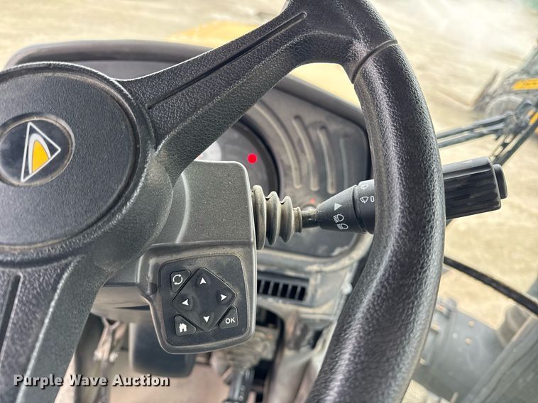 image for item DH9236 2015 TerraGator 8300B spreader