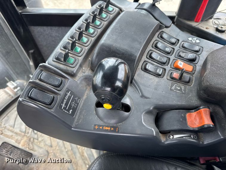 image for item DH9236 2015 TerraGator 8300B spreader