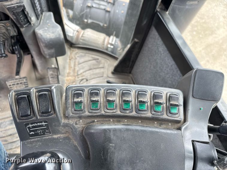 image for item DH9236 2015 TerraGator 8300B spreader