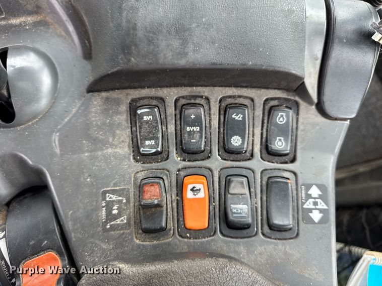 image for item DH9236 2015 TerraGator 8300B spreader