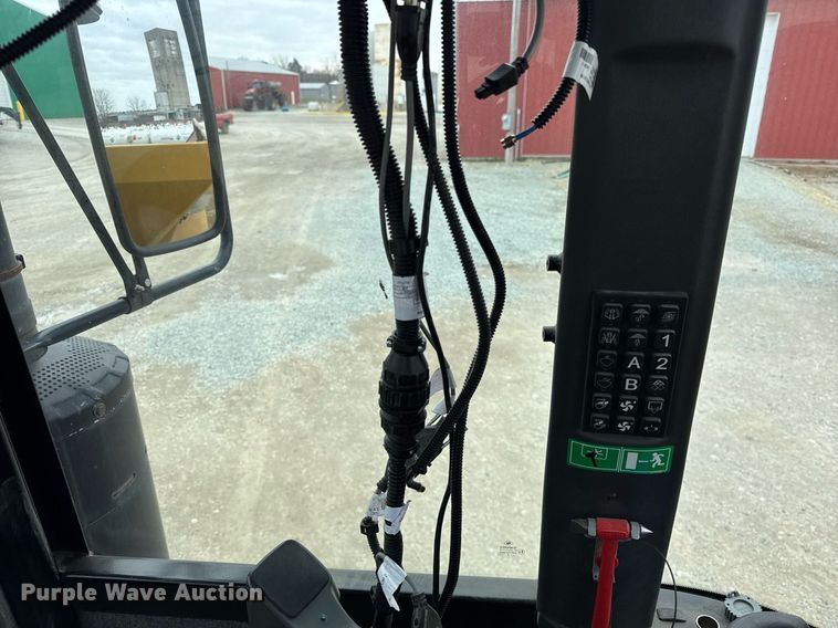 image for item DH9236 2015 TerraGator 8300B spreader