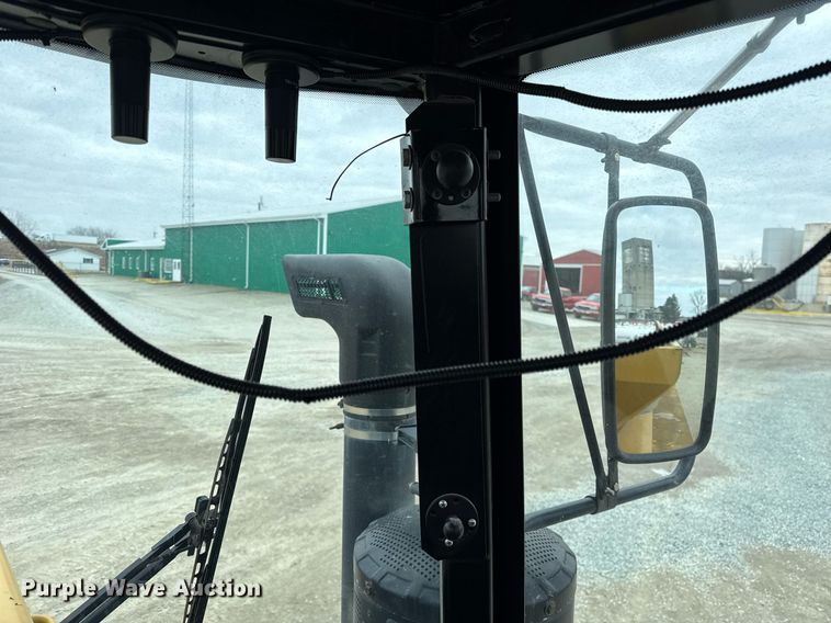 image for item DH9236 2015 TerraGator 8300B spreader